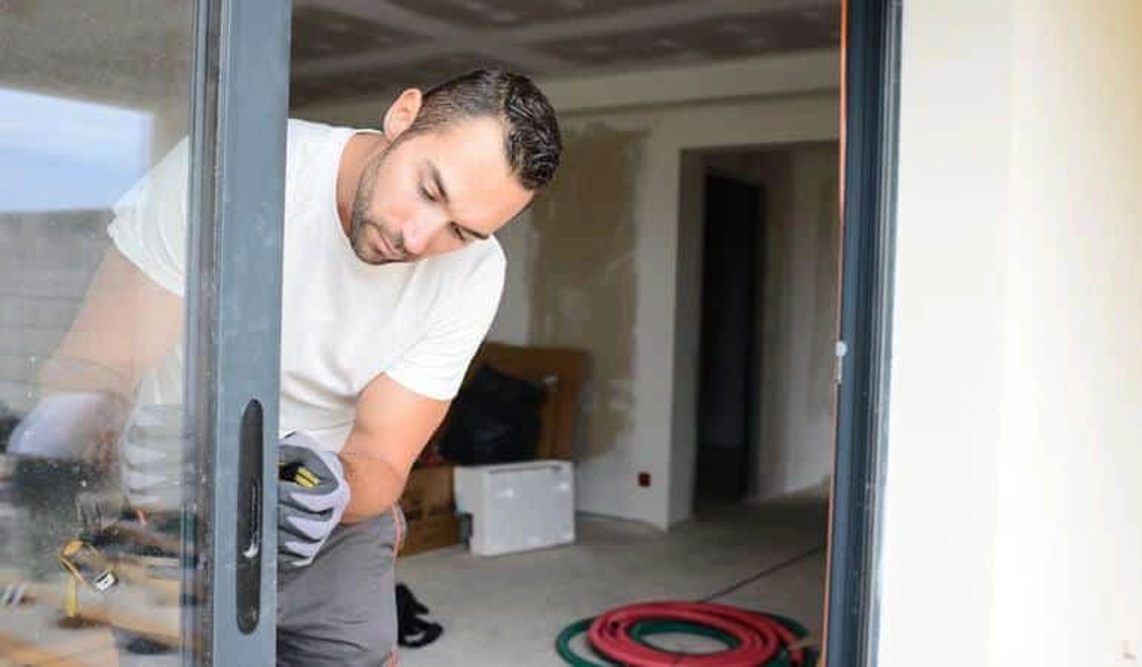 Comment changer la poignée d’une baie vitrée coulissante ?