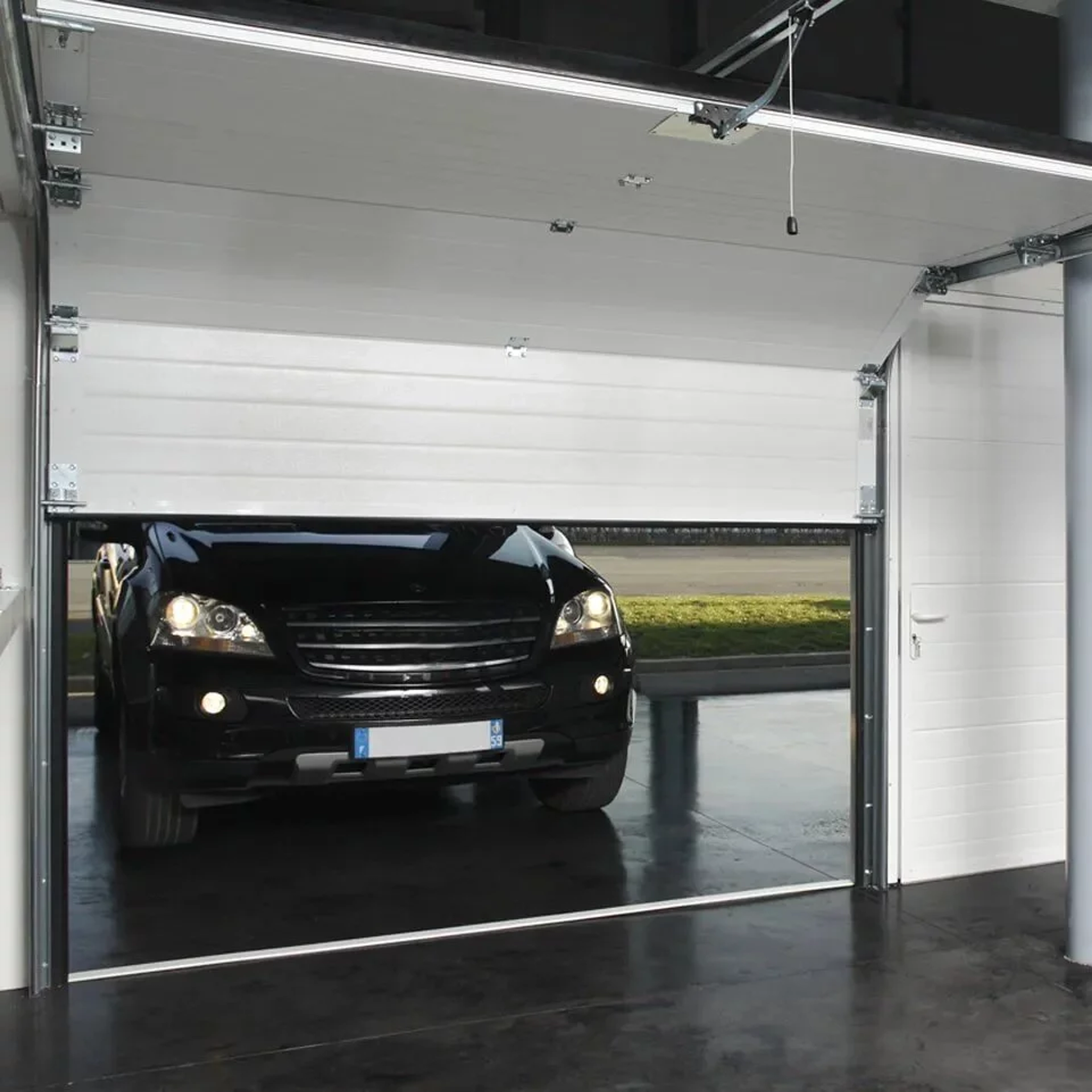 Pose porte de garage sectionnelle : Guide complet