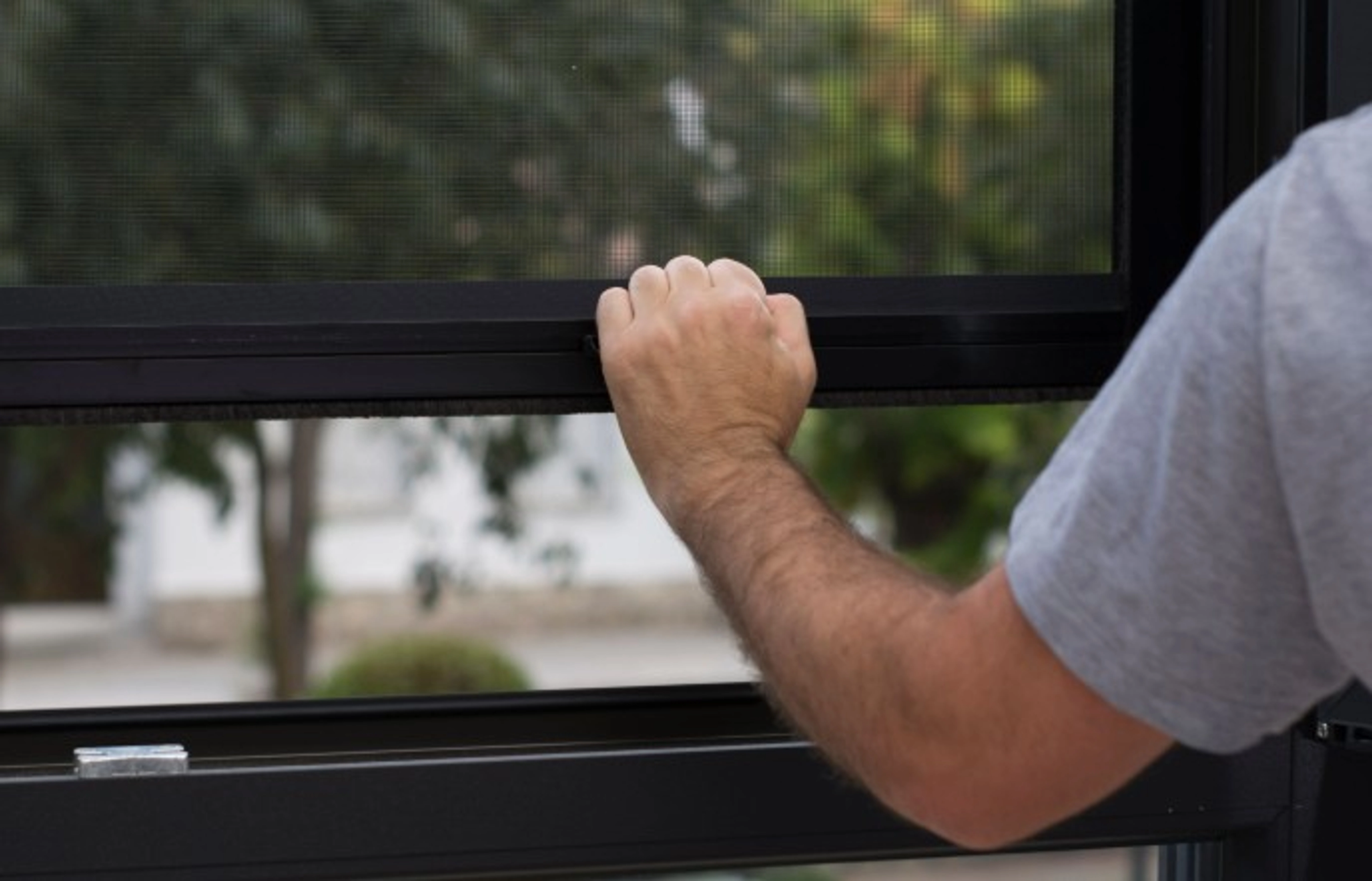 Prix pose moustiquaire enroulable : Tarifs et pose