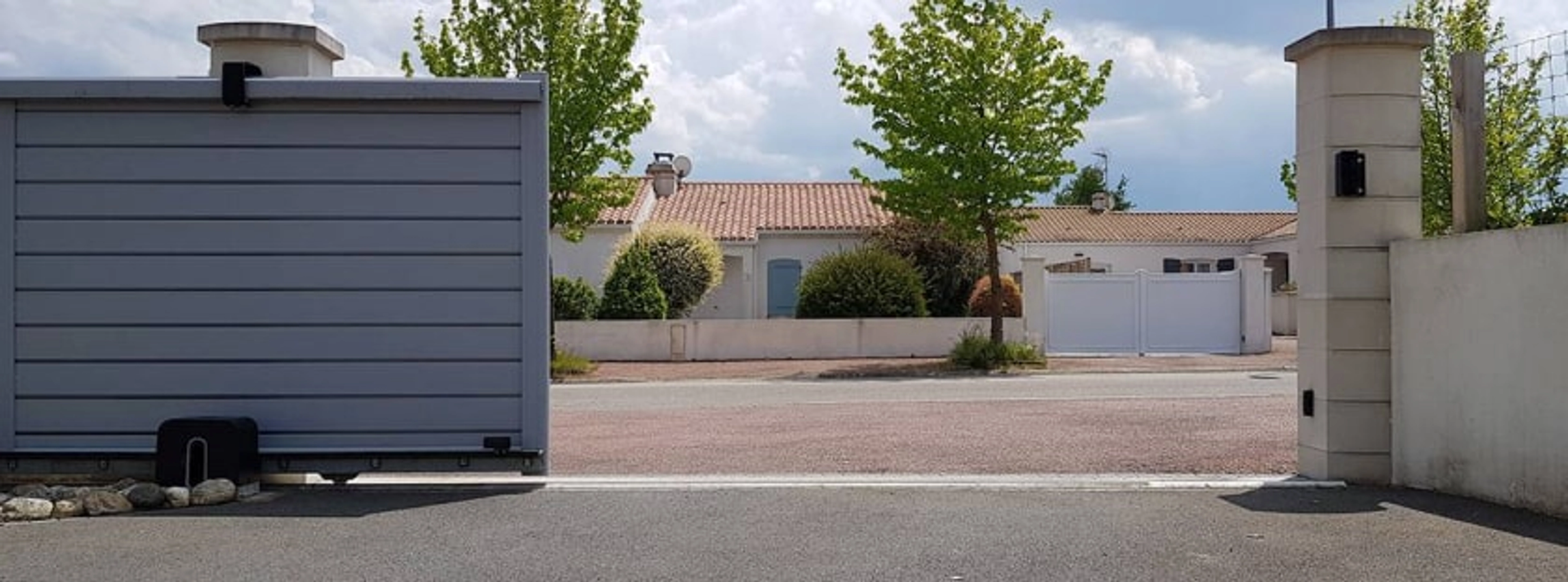 Mon portail s’ouvre tout seul quand il pleut