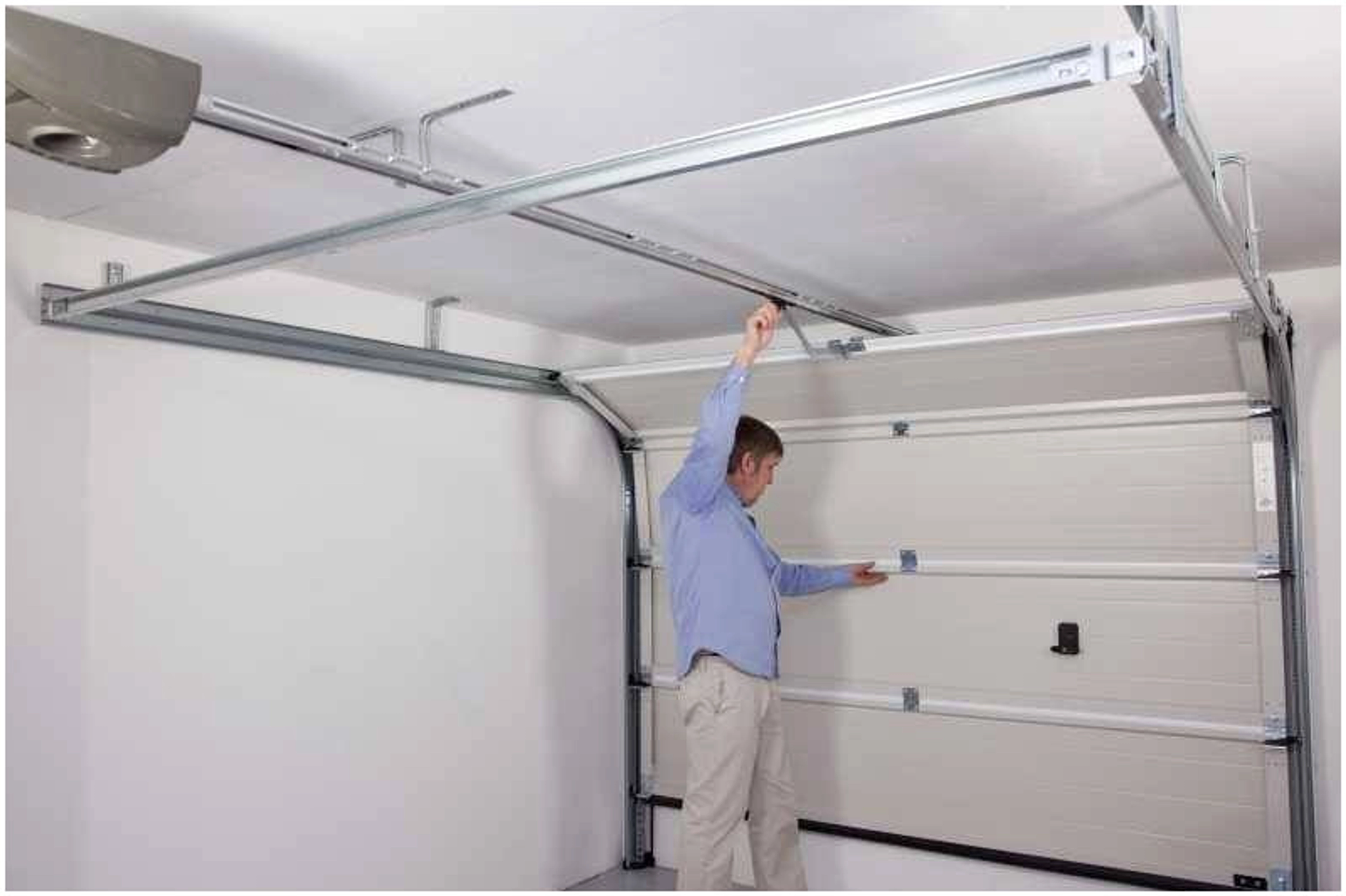 Pose porte de garage sectionnelle : Guide complet