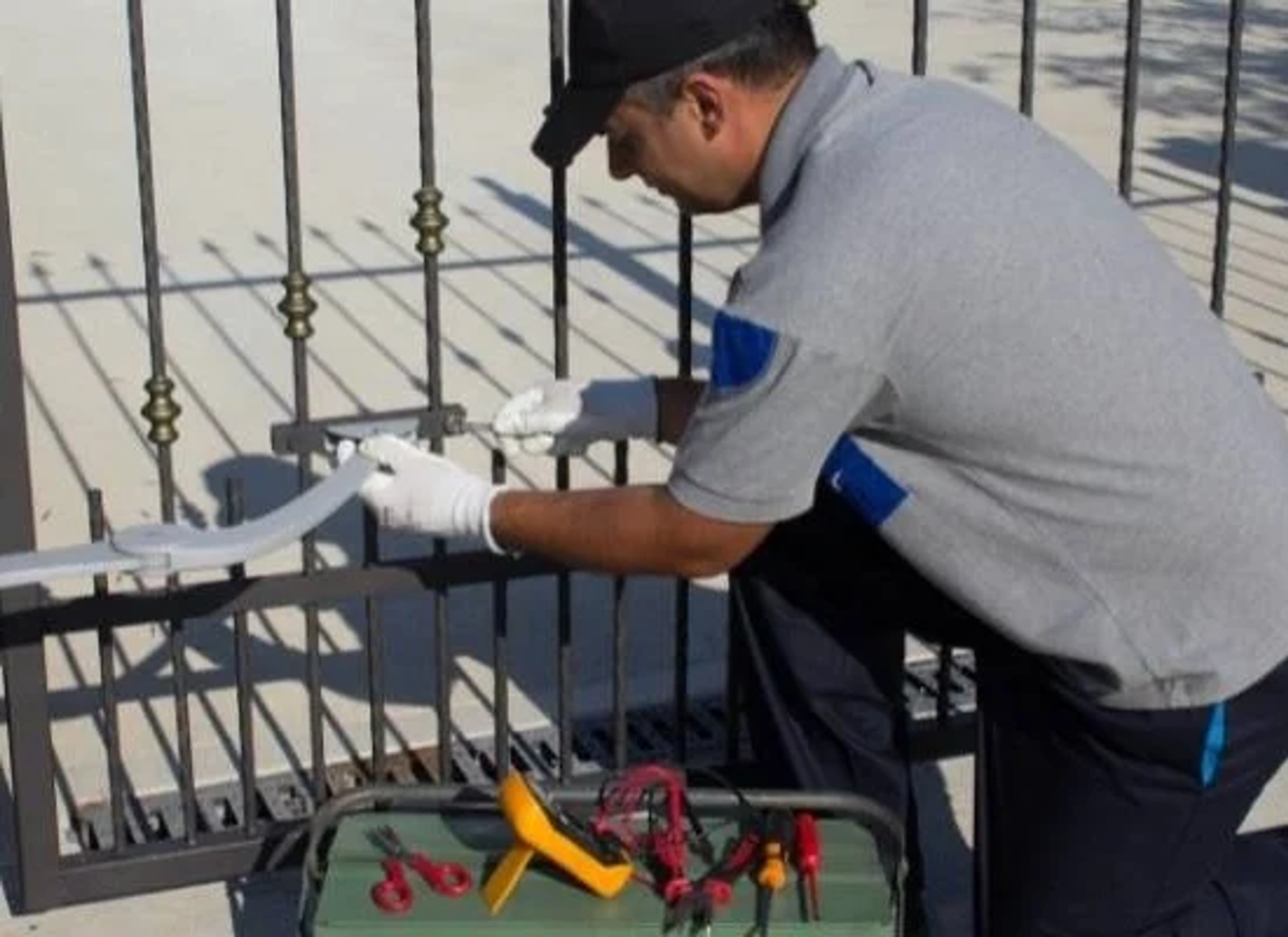 Comment réparer un portail qui s’ouvre tout seul ?