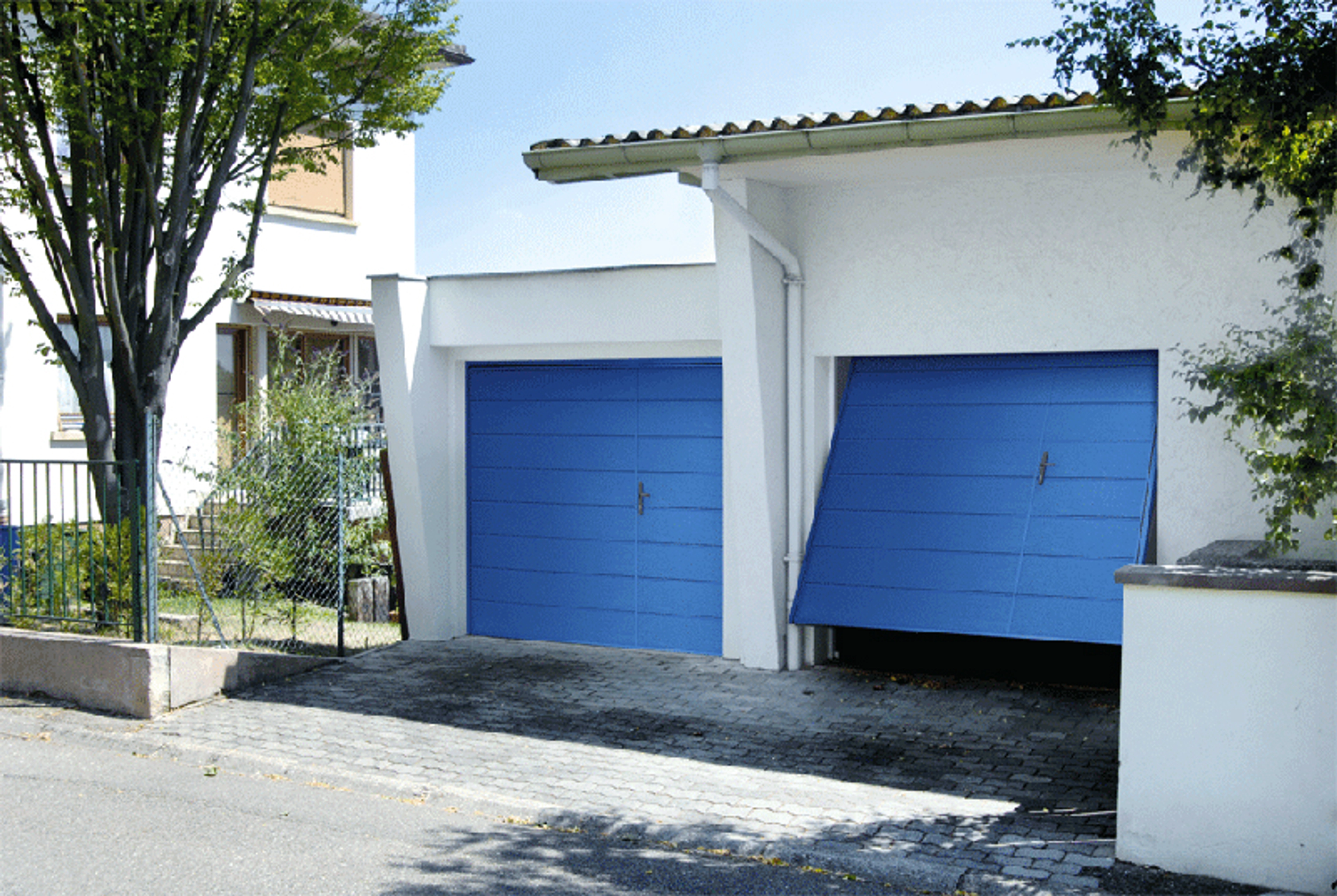Pose porte de garage sectionnelle : Guide complet