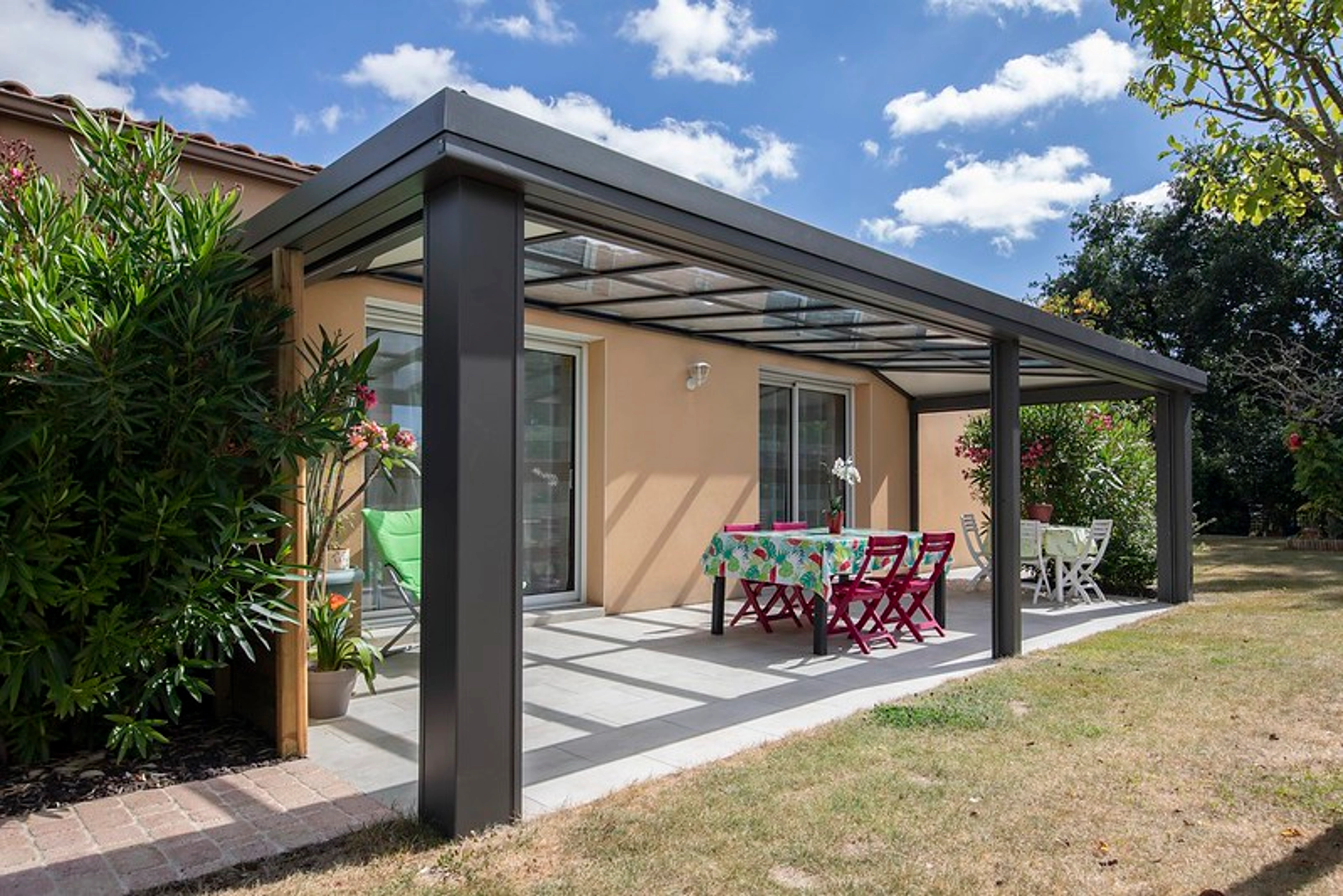 Comment couvrir une terrasse contre la pluie ?