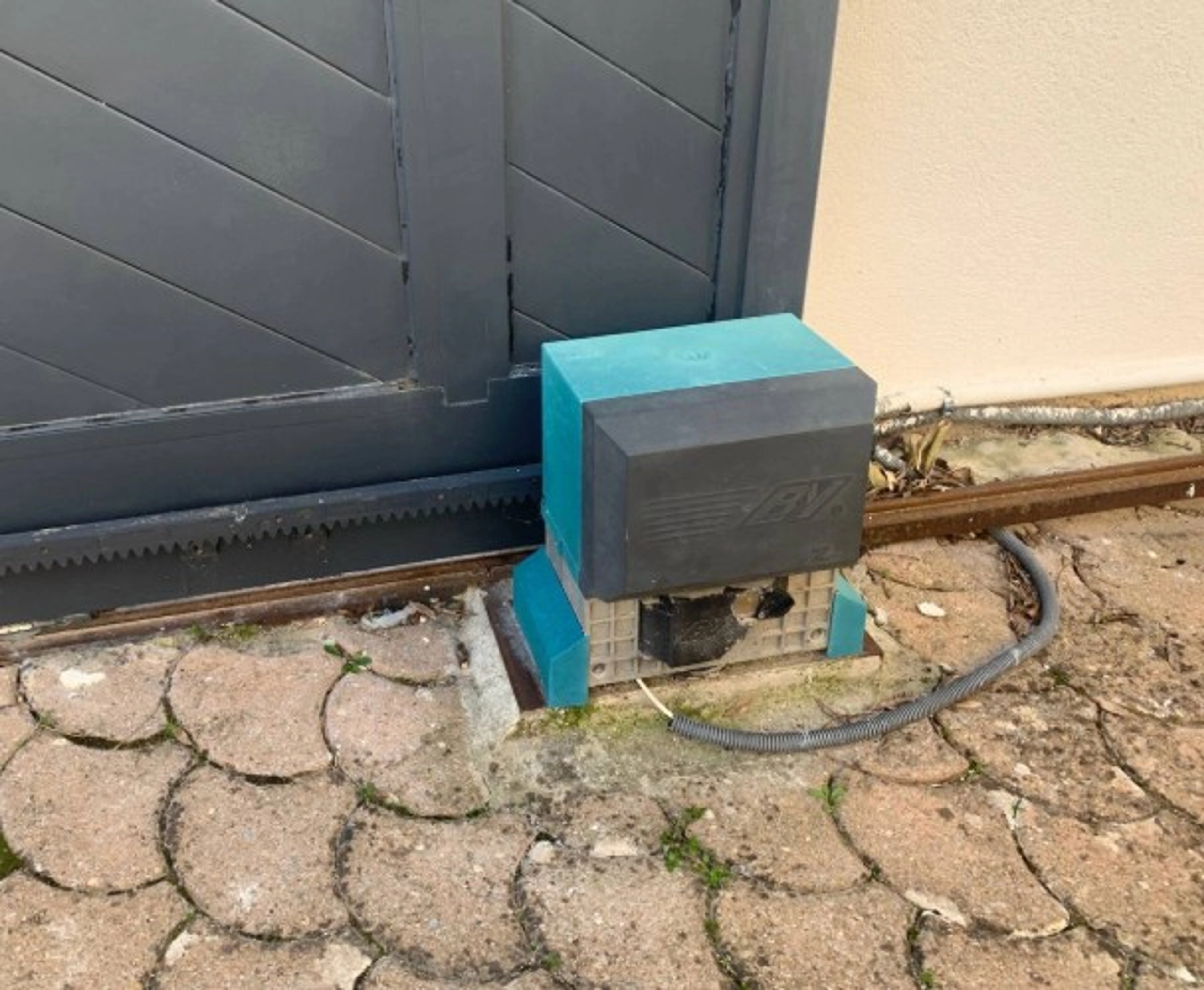 Comment réinitialiser moteur portail came ? Guide détaillé