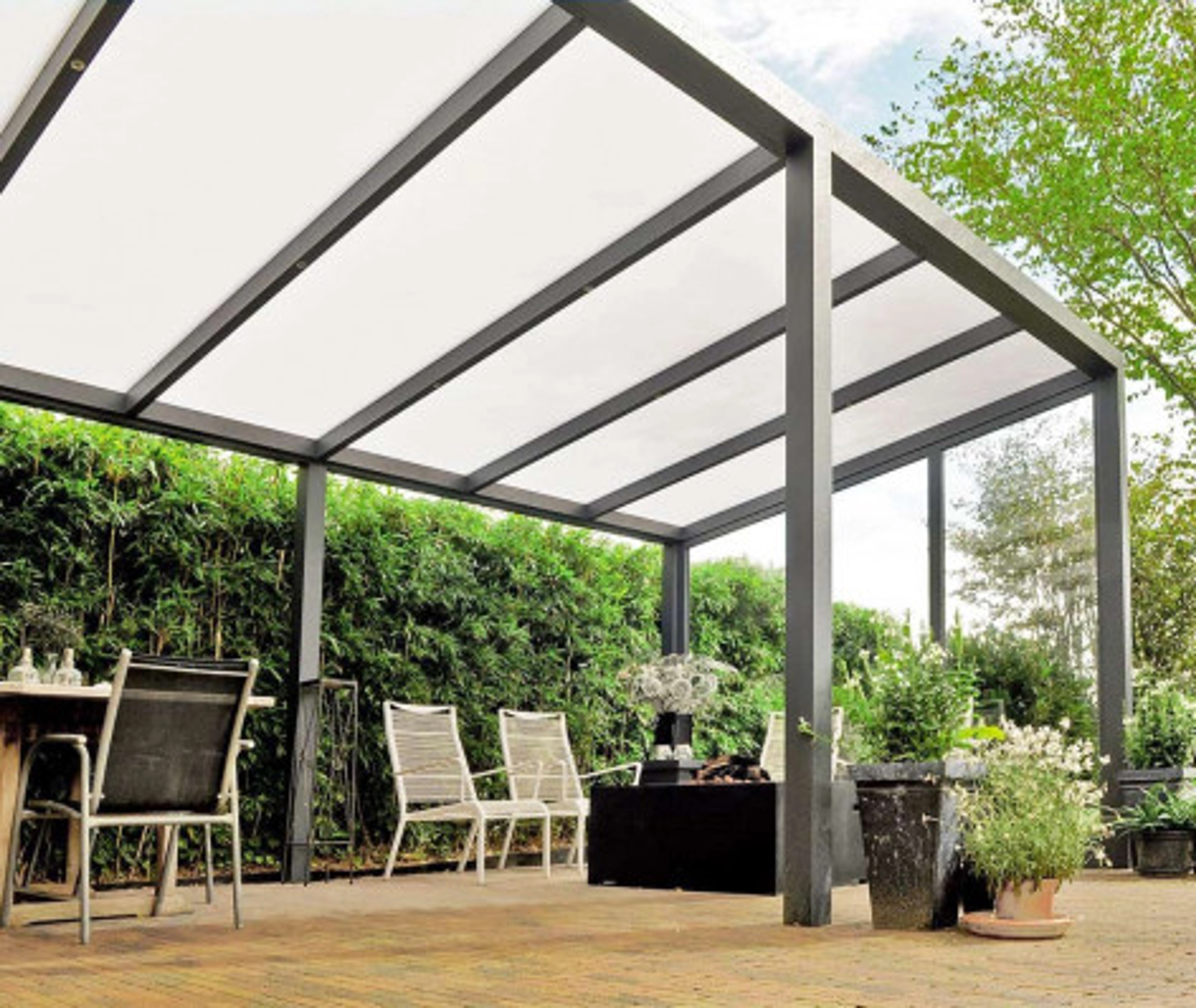 Pergola polycarbonate : les inconvénients à connaître
