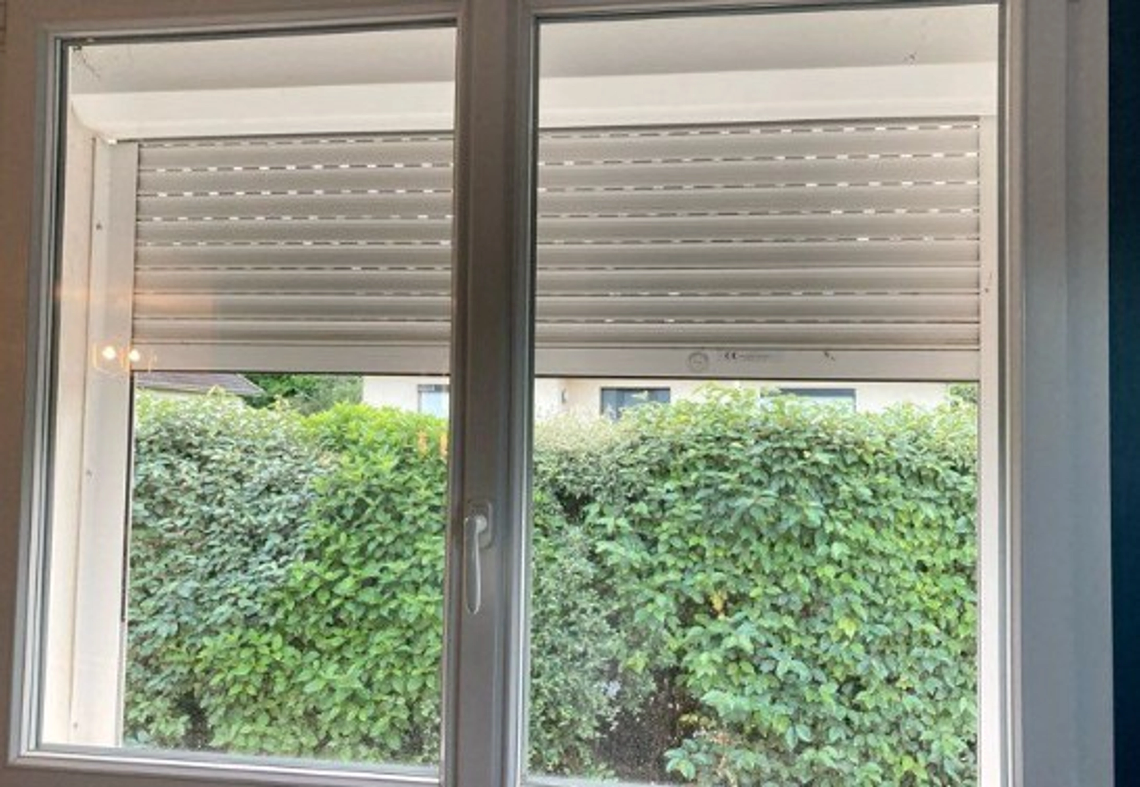 Comment poser une fenêtre avec volet roulant intégré en rénovation ?