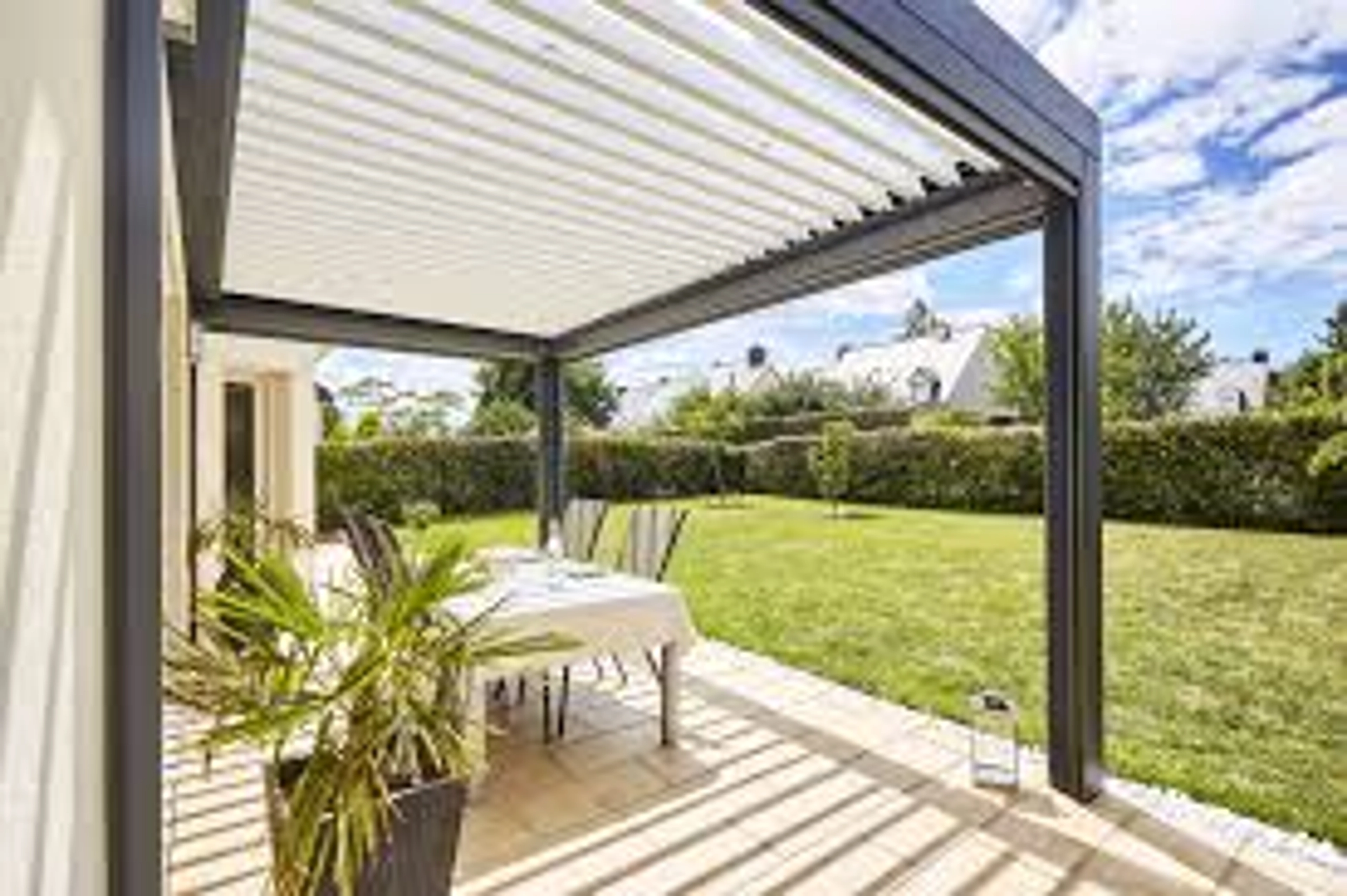 Pergola polycarbonate : les inconvénients à connaître